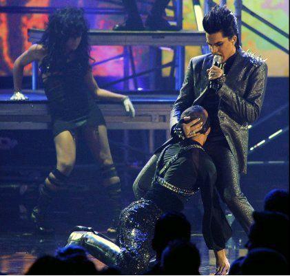 Adam_Lambert_Young_Pervert_AMA_Awards